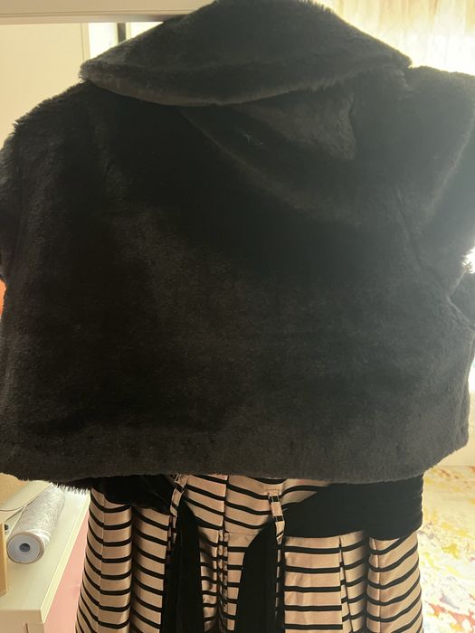 Официална дантелена рокля + пухкаво елече