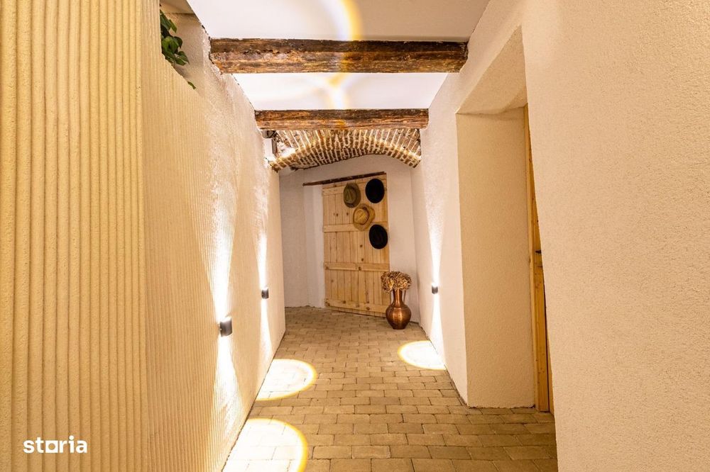 Apartament 4 camere cu cramă de 52 mp și loc de parcare-Str Lunga