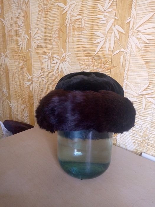 Продам зимнию шапку