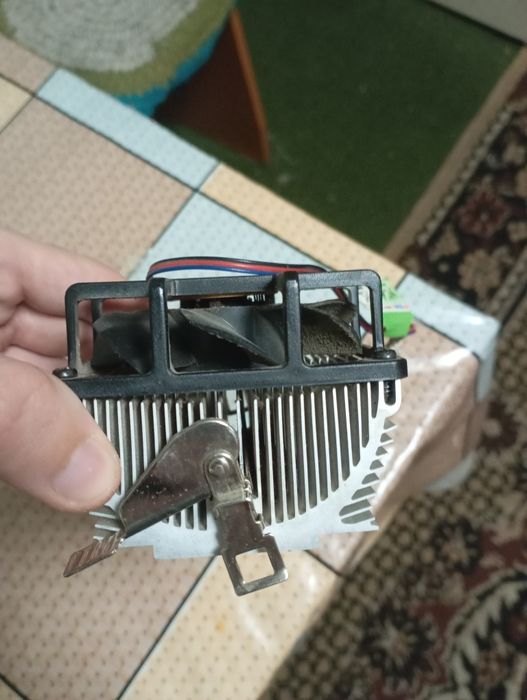 кулер для процессора марки Titan.