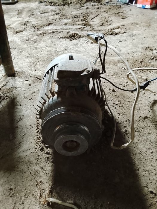 Taxta stanok srochno sotiladi