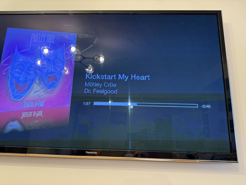 Apple TV generatia 2  Airplay iesire digitala optica