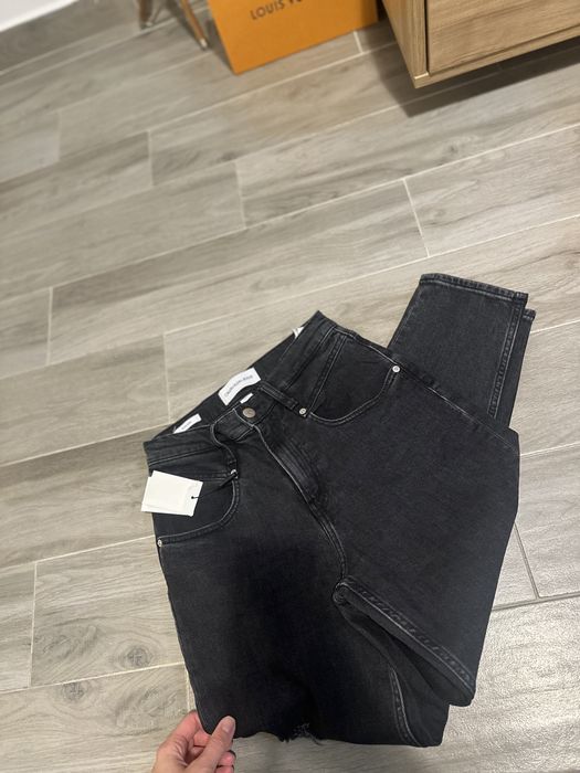 Calvin Klein blugi talie înaltă de 630 RON  la 300 lei