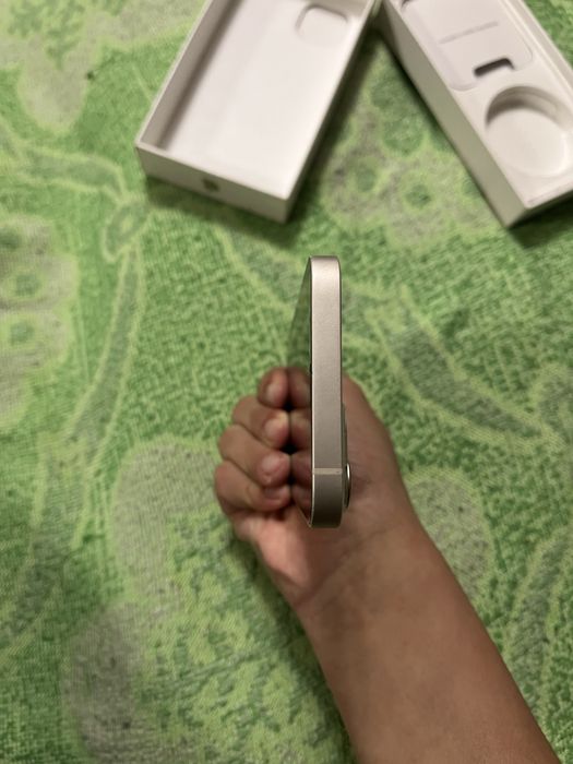 Продам iPhone 13