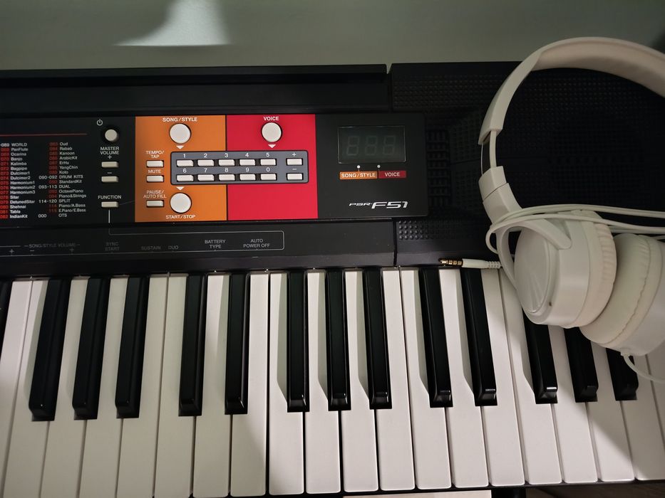 Orga Yamaha  PSR FP1 -600 RON