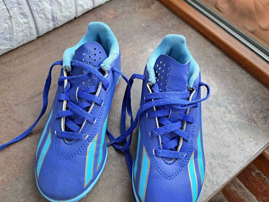 маратонки,кецове,спортни обувки футболни стоножки,Adidas,ном 31,адидас