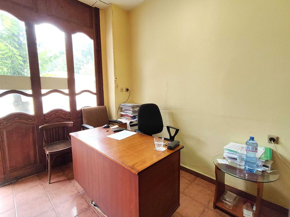 Евтин магазин на супер локация срещу стария съд във Възраждане