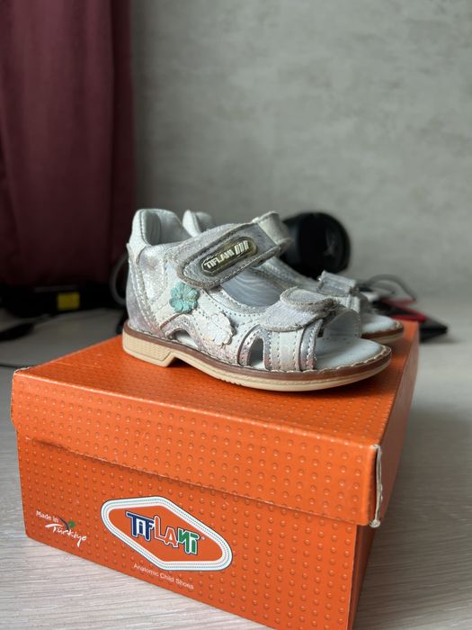 Сандали tiflani