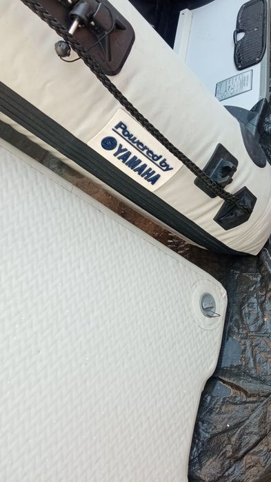 Продам лодку yamaha. 240* 135.