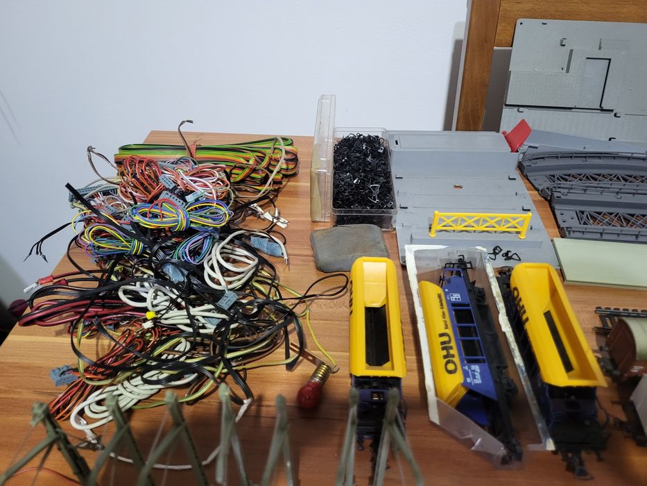 Locomotiva si vagoane trenuleț