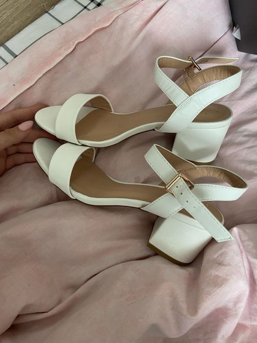 Дамски сандалети