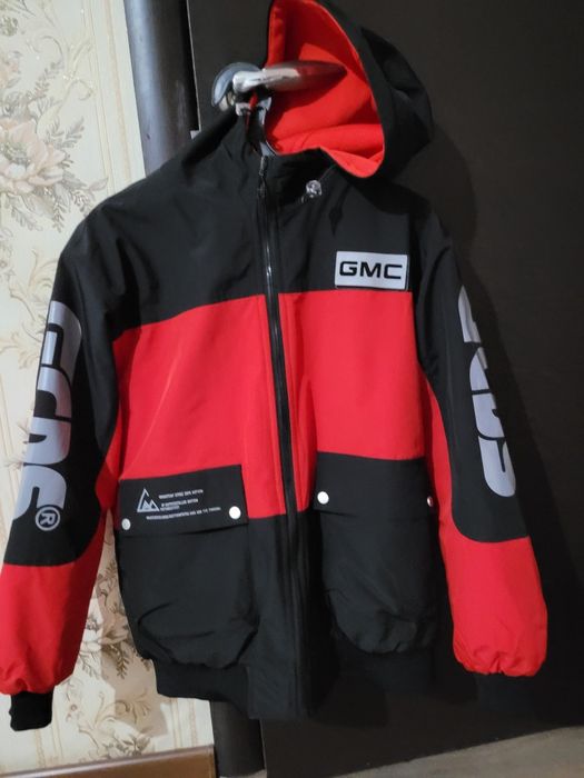 Демисезонная подростковая куртка.