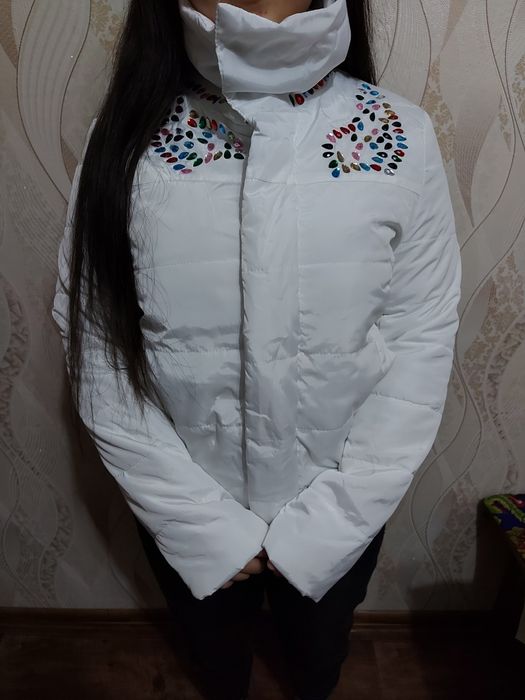 Продам новую куртку на девочку