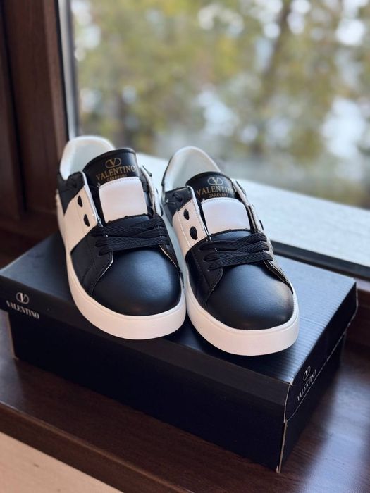 Продажа стильной качественной мужской обуви Valentino