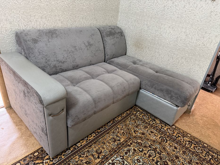 Продаю угловой диван