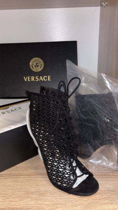 Sandale cu toc cu șiret negre noi