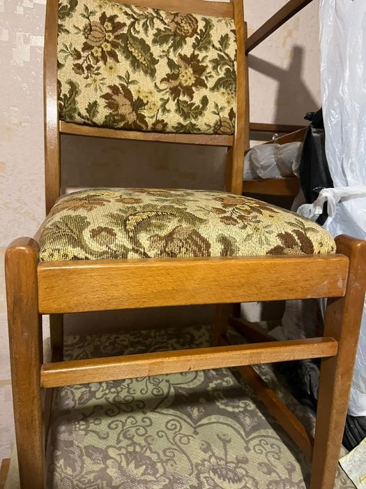Срочно продам мягкие стулья