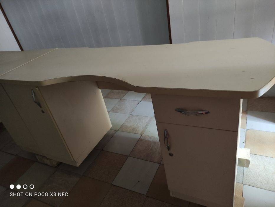 Стол, парикмахерское оборудование, письменный стол