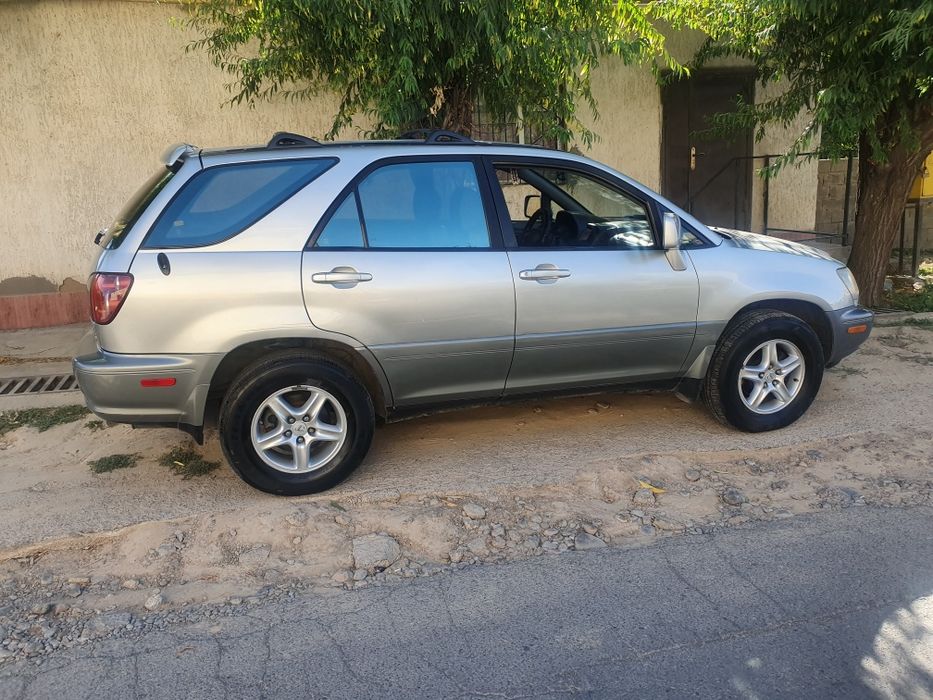 Автомобиль Лексус РХ 300