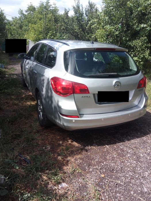 Opel Astra J Sport Tourer 2011