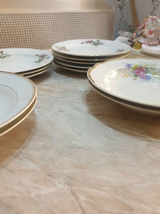 Большие тарелки.