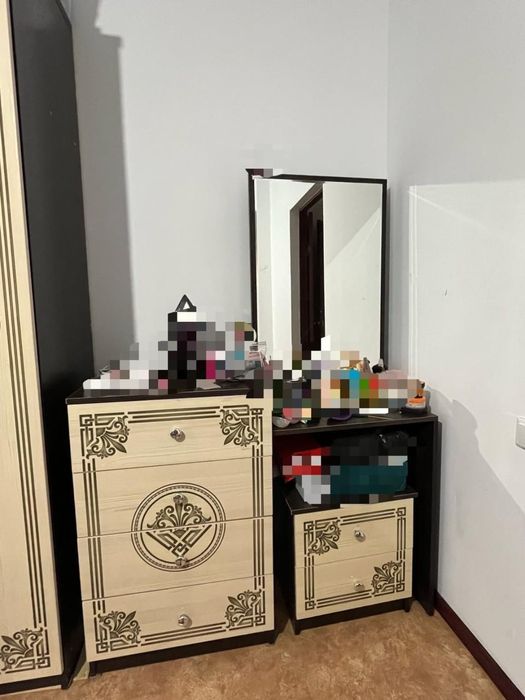 Продается 5 ти дверный шкаф . Длина 2.25.