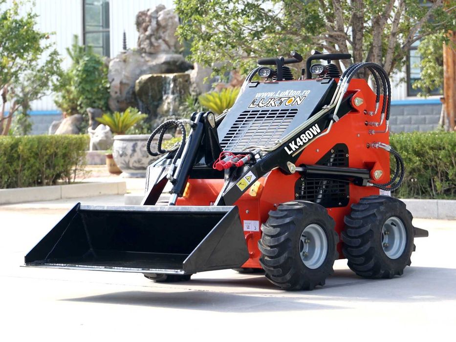 Mini-încărcător Frontal Lukton pe roți  nou
