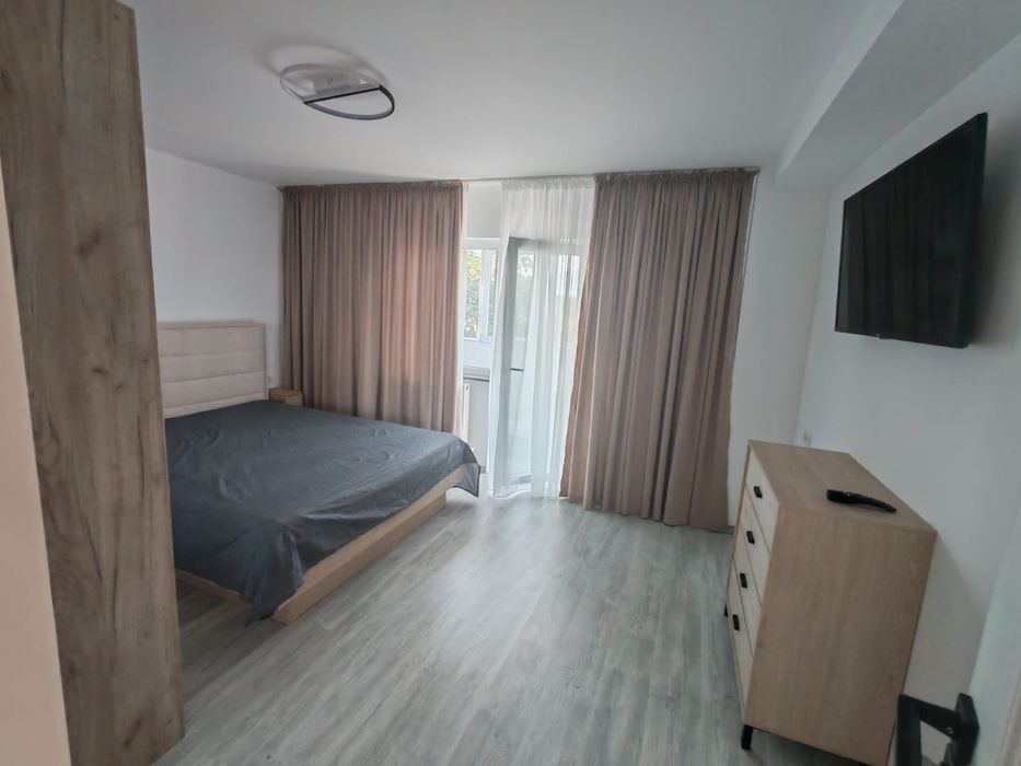 Închiriez Apartament cu 3 camere