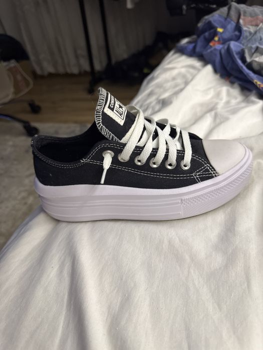 Vand adidasi Converse