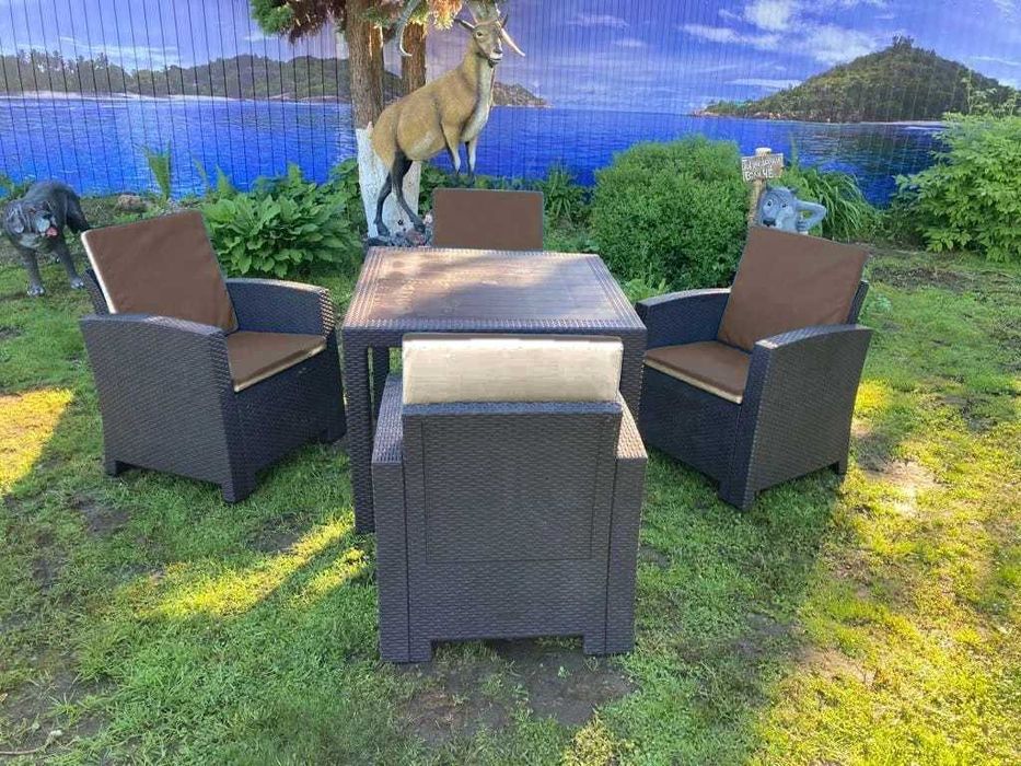 Продам садовый комплект полиротан