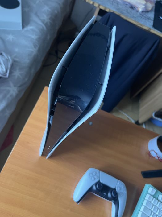 Vand ps 5 slim aproape nou 1 tb