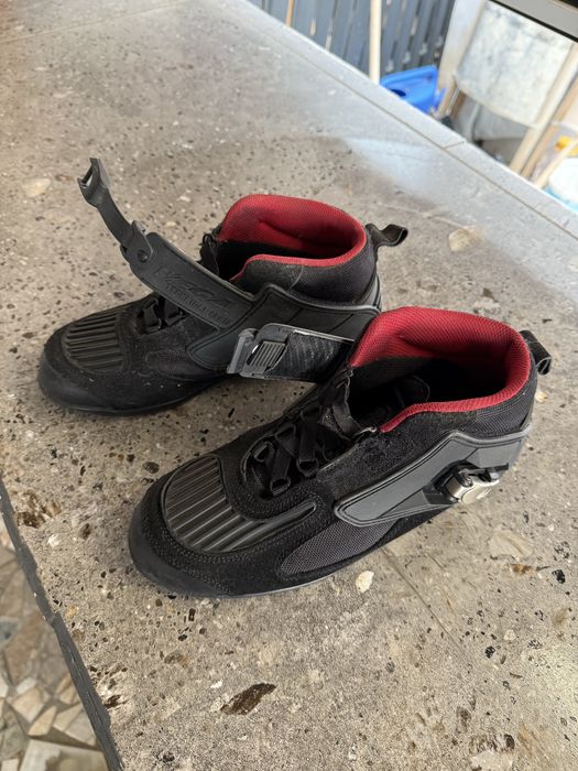 Мотоциклетные ботинки