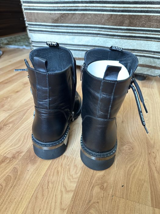 Боти от естествена кожа