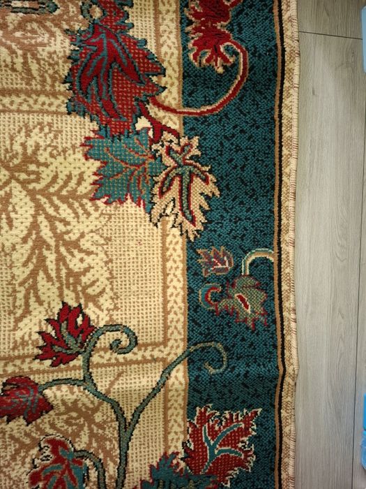 Covor persan nou de vânzare, are dimensiunea 200x300 cm.