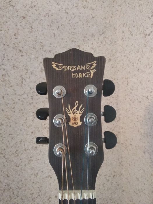 Akustik gitara holati a'lo darajada