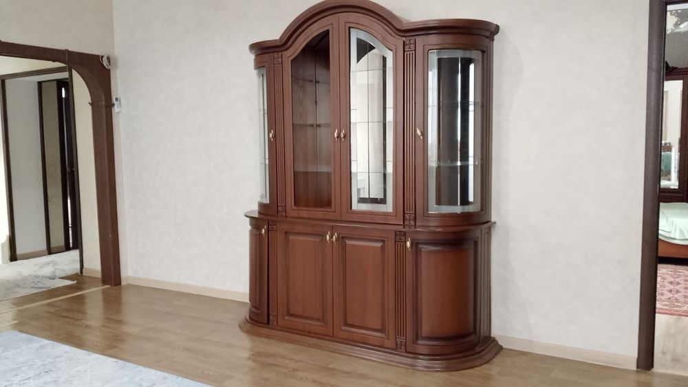 Сервант без одного стекла