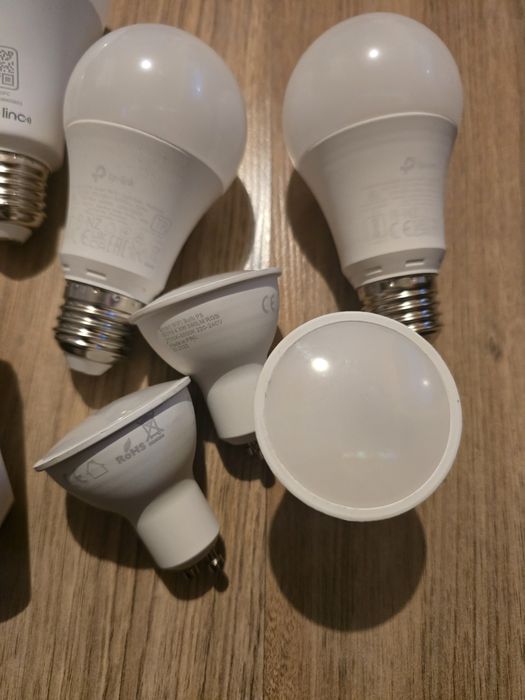 Умни крушки и контакт и лунички hama vocolinc tp-link  nous smart bulb