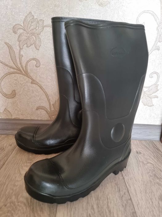 Резиновые мужские сапоги