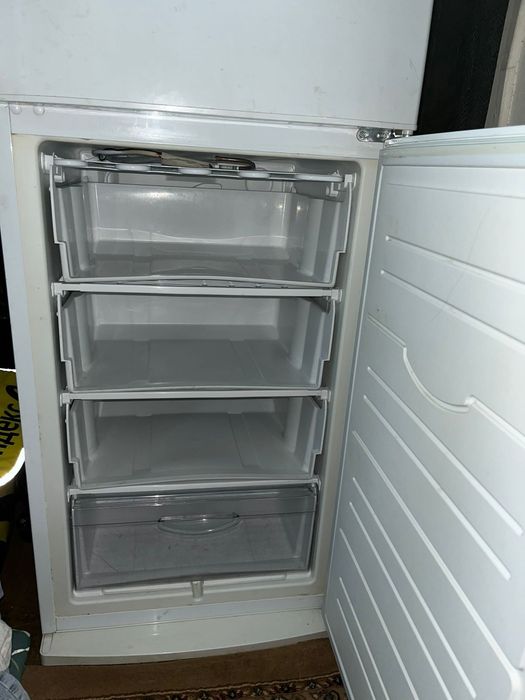 Срочно холодильник продам 150 к