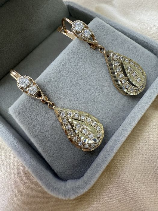 Золотые серьги с фианитами