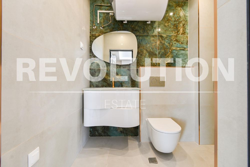 Тристаен апартамент в ж.к. Дружба 2