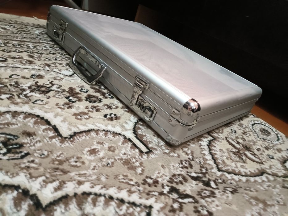 Оптометрисеский чемодан для проверки зрения