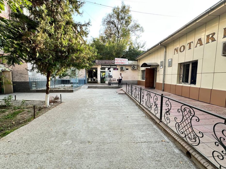 1 Этажда жойлашган квартира сотилади! Офисга мос келади.