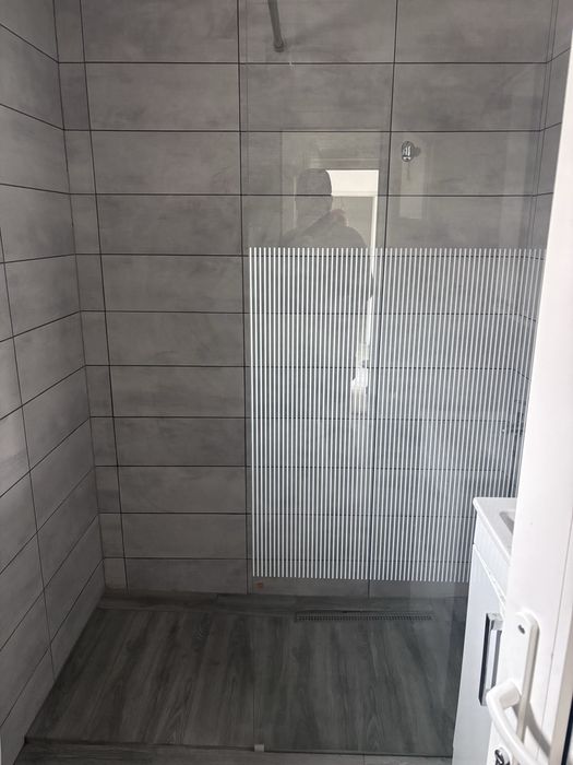 Inchiriez casa noua cu curte in zona centrala. Echipata complet, curte , terasa.
