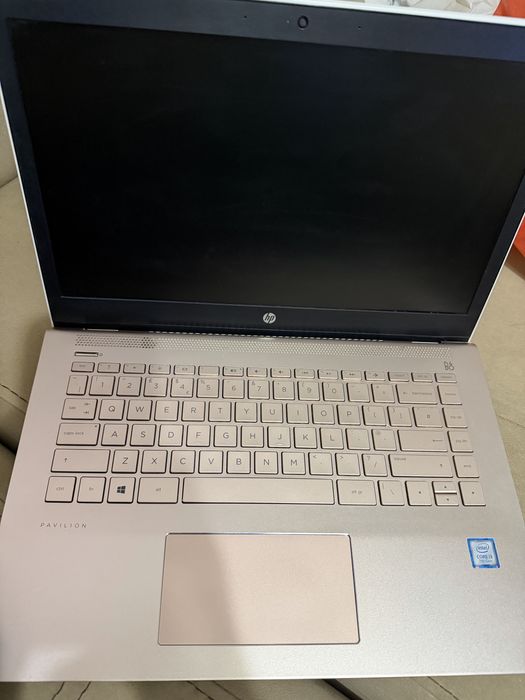 Лаптоп HP Pavilion 14" в цвят White & Rose Gold