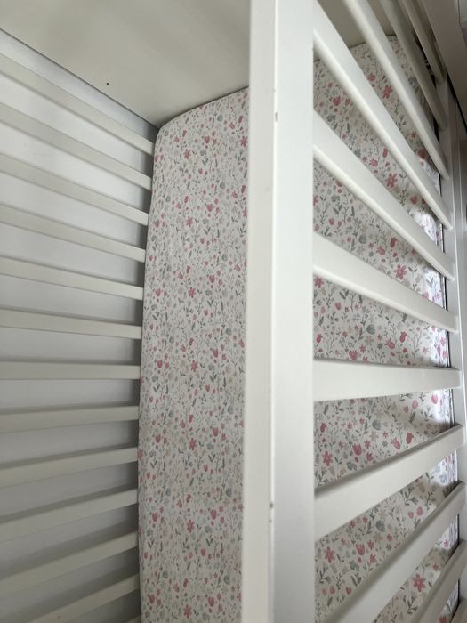 Легло с матрак и скрин