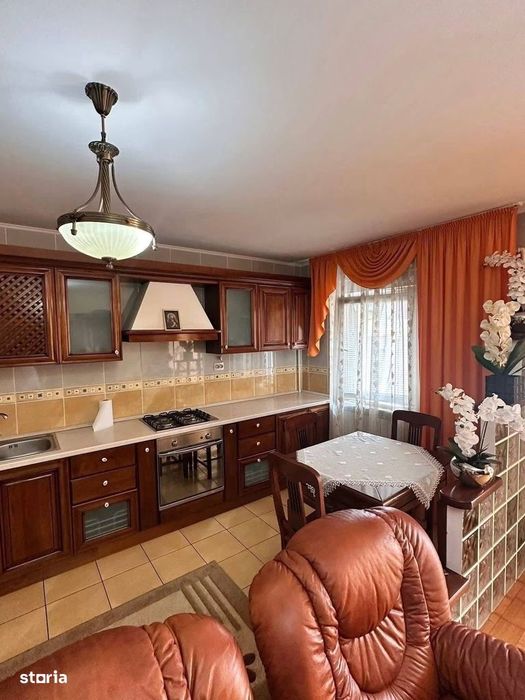 De vanzare apartament cu 3 camere si balcon, mobilat si utilat
