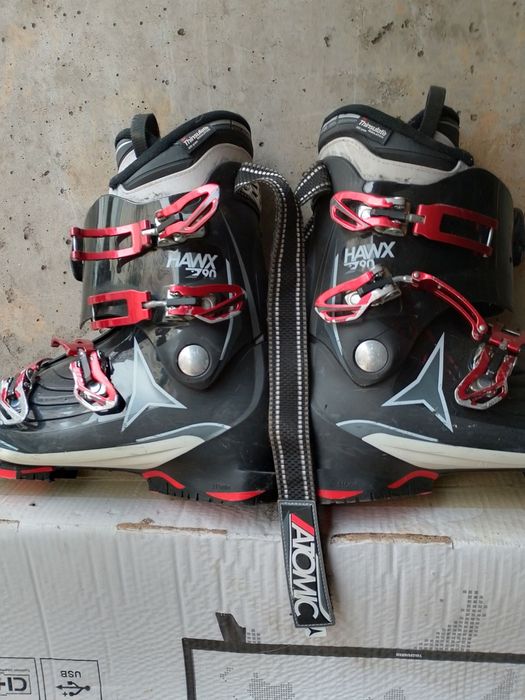 Ски, обувки и щеки