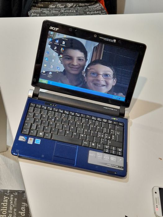 Laptop Acer cu Windows XP perfect funcțional