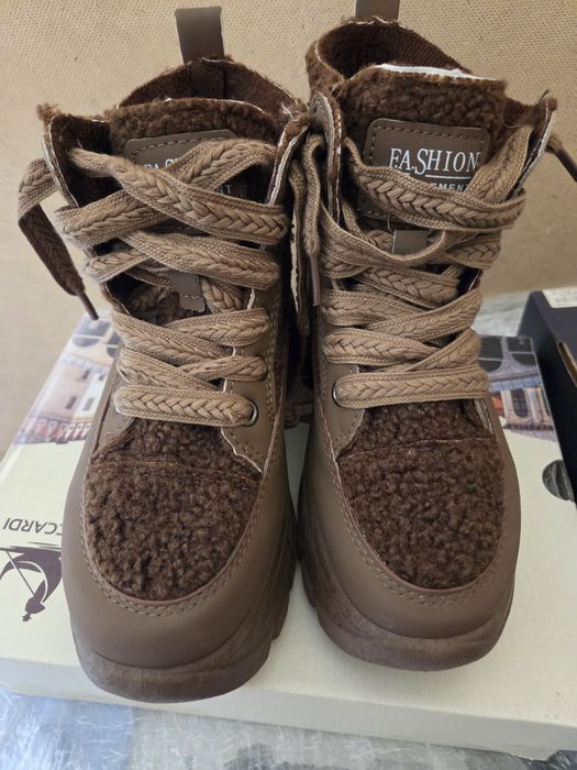 Ботинка для девушек